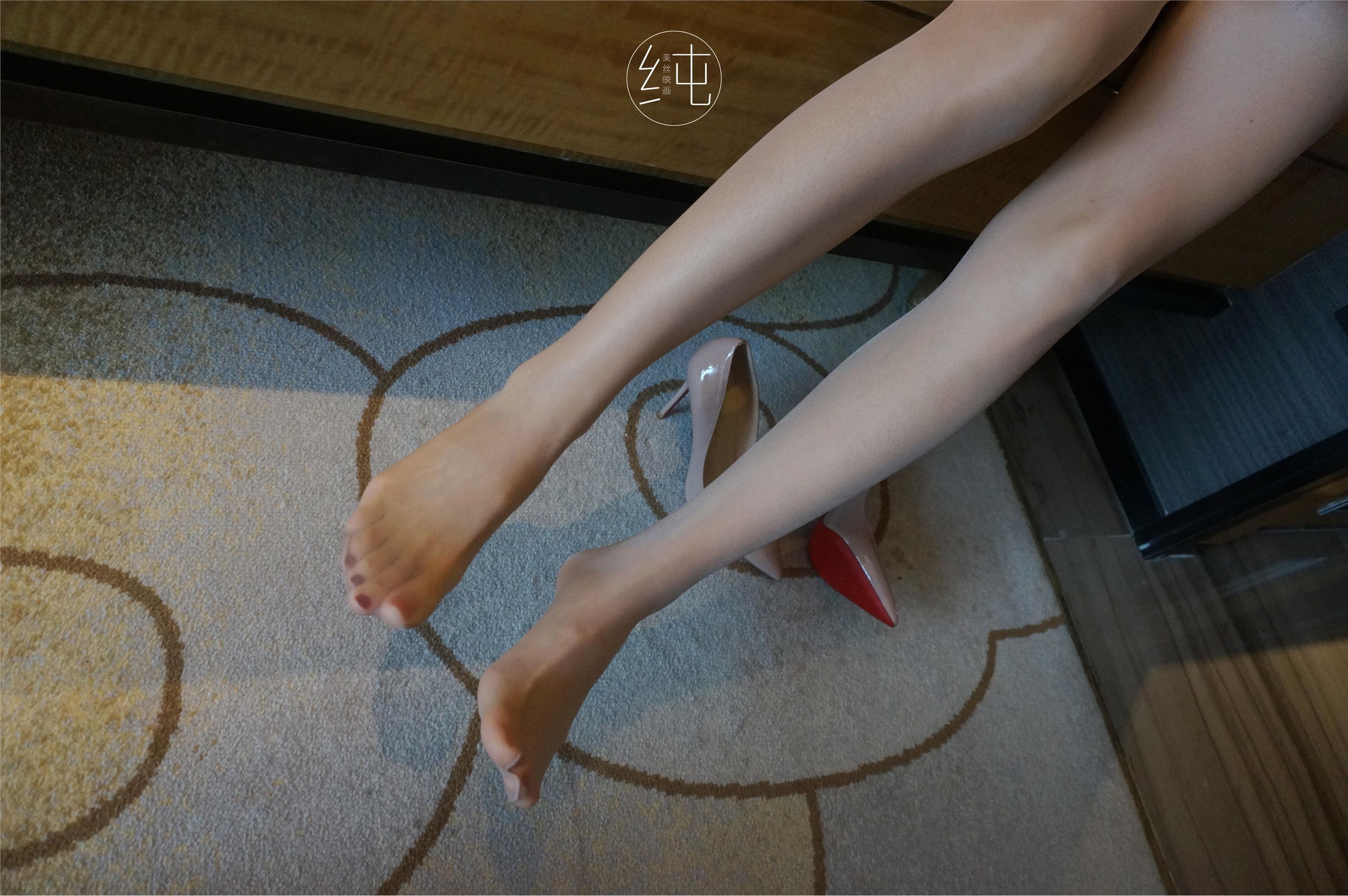 美丝映画 Vol.002 小姐姐酒店浴袍肉丝1